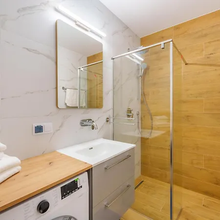 Przy Kołłątaja Z Parkingiem *